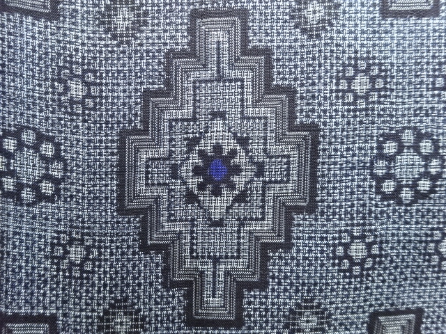 アンティーク　菱華紋織出し本場正藍泥染大島紬着物（割り込み絣）